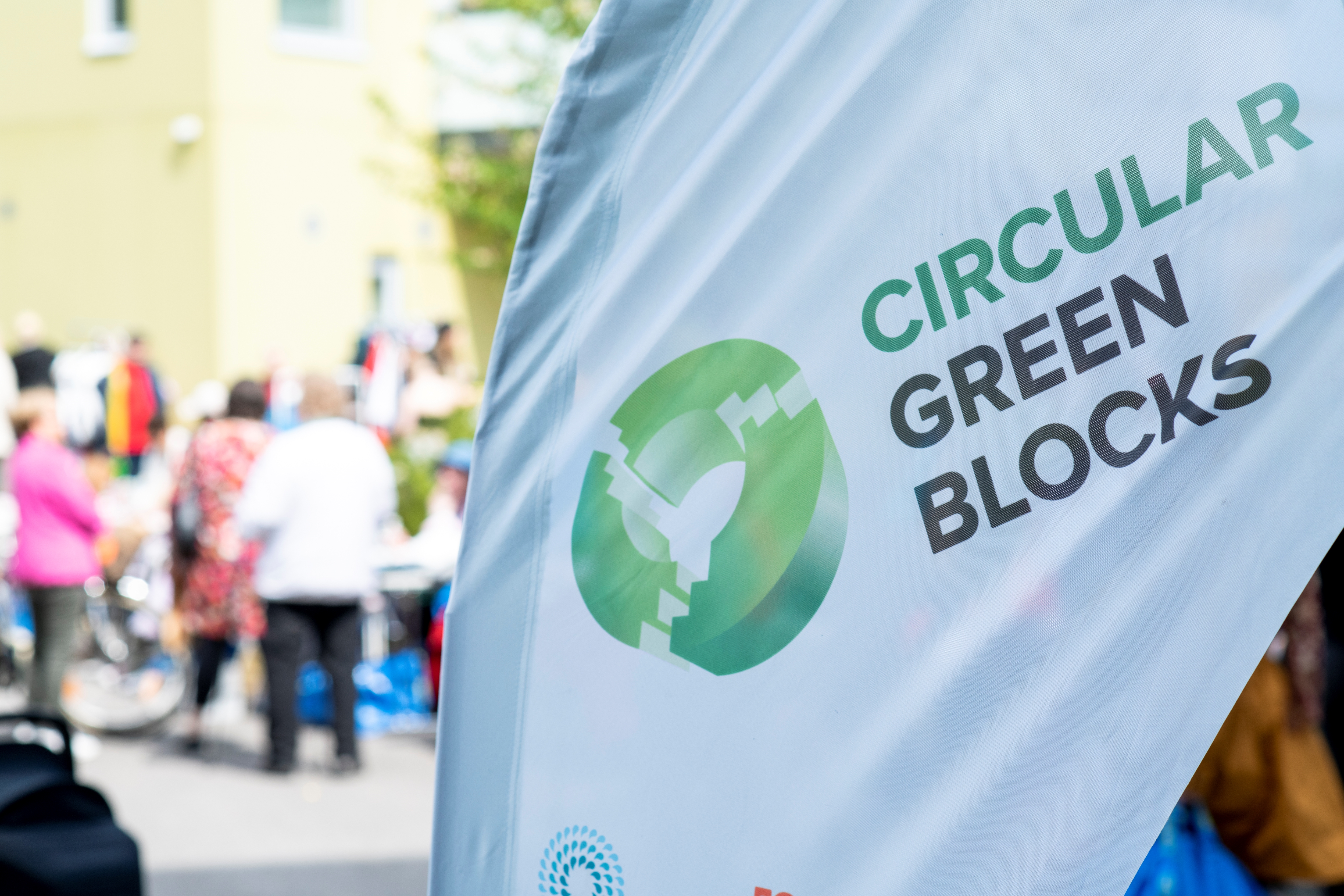 Kuva Circular Green Blocks -hankkeen tapahtumasta taloyhtiön pihalla.