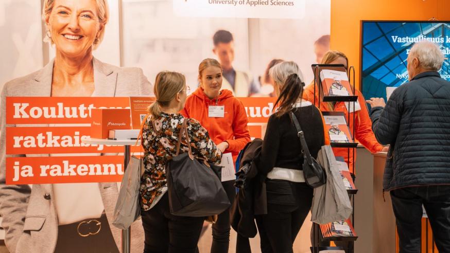 Asiakaskohtaaminen Metropolian messupisteellä