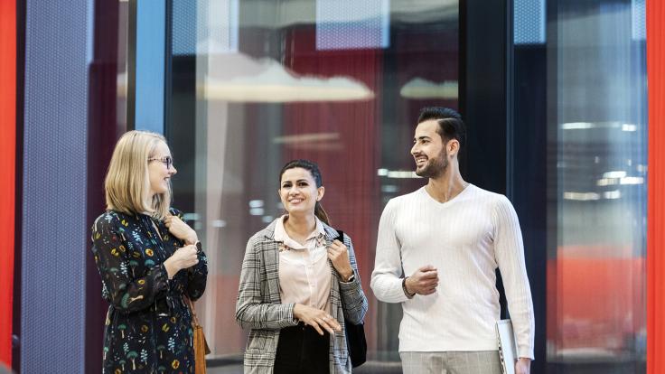 Two customers meeting a career mentor at Metropolia campus.