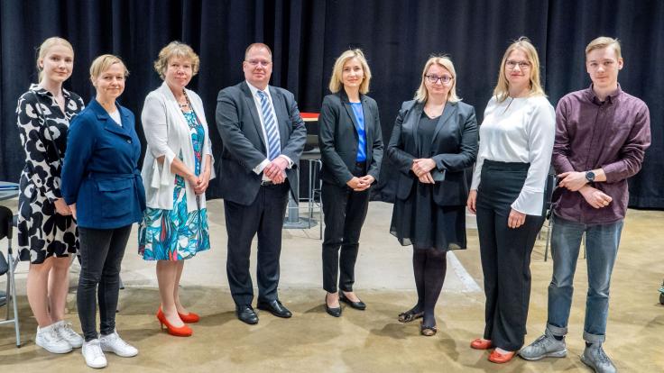 Pictured: Jenna Huhtanen, Mia Vainikainen, Riitta Konkola, Vesa-Pekka Poutanen, Helmi Soosaar, Katarina Ivanković-Knežević, Aura Kaarivuo, Ossi Kallio