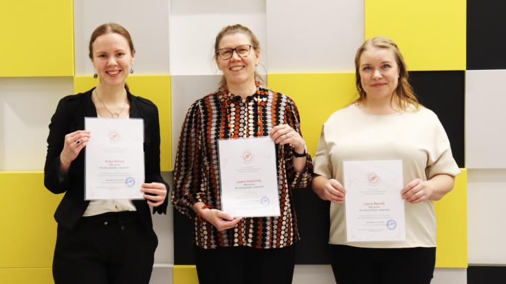 Kuvassa vasemmalta Katja Nikula, Leena Vaalivirta ja Laura Reinilä.