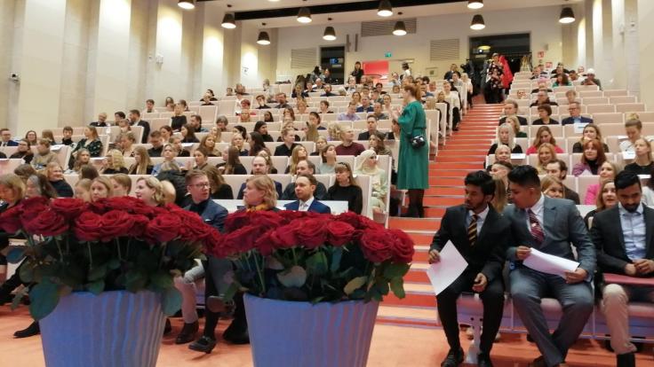 Metropolian valmistujaistilaisuus joulukuussa 2022
