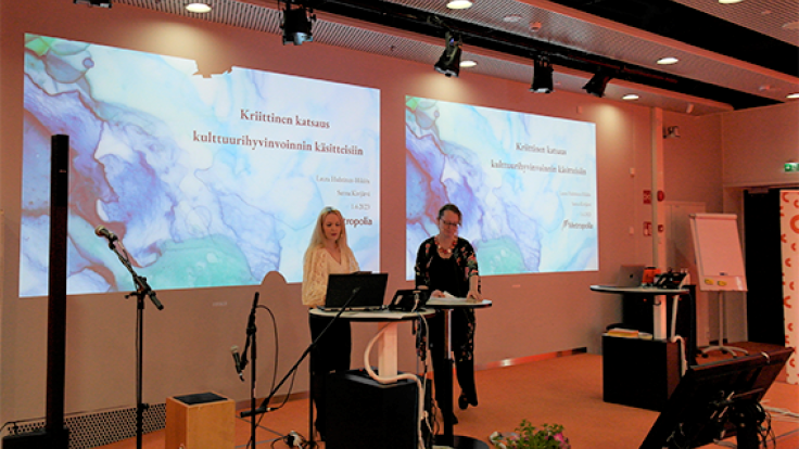 Kuvassa vasemmalla Sanna Kivijärvi ja oikealla Laura Huhtinen-Hildén