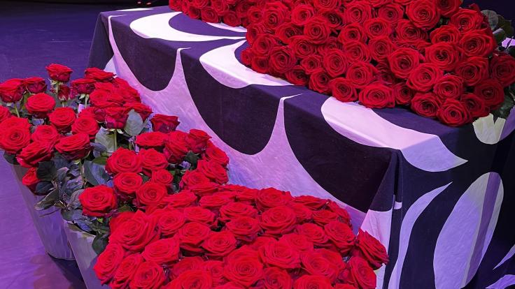 Roses on a table.