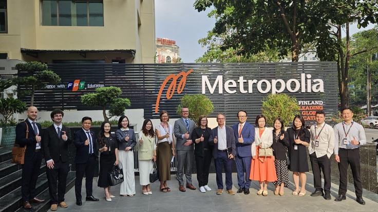 Metropolia and FPT university people posing outside.