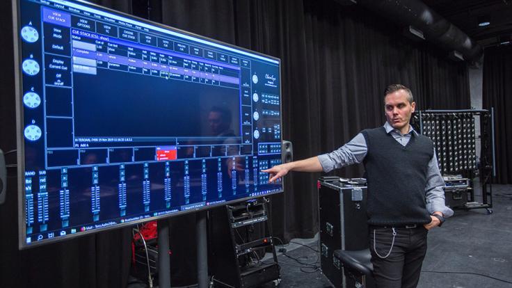 Senior lecturer Tero Aalto Teaching in front of a screen