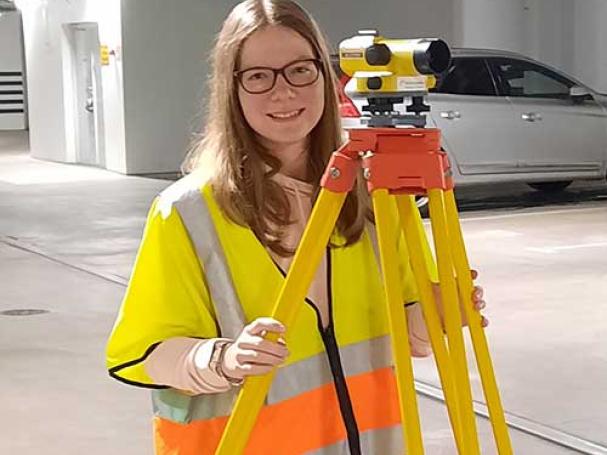 Maanmittaustekniikan opiskelija Milla Aaltonen.
