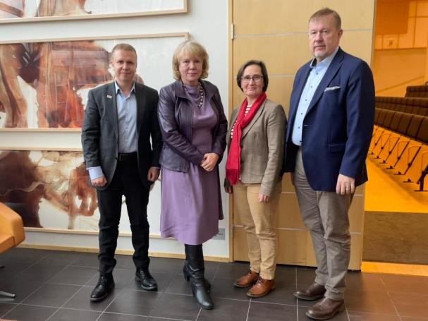 Kuvassa vasemmalta Jaakko Hallila, Riitta Konkola, Mona Forsskåhl ja Tapio Kujala.