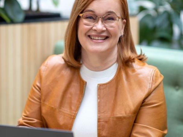 Kasvokuva Riitta Halonen.