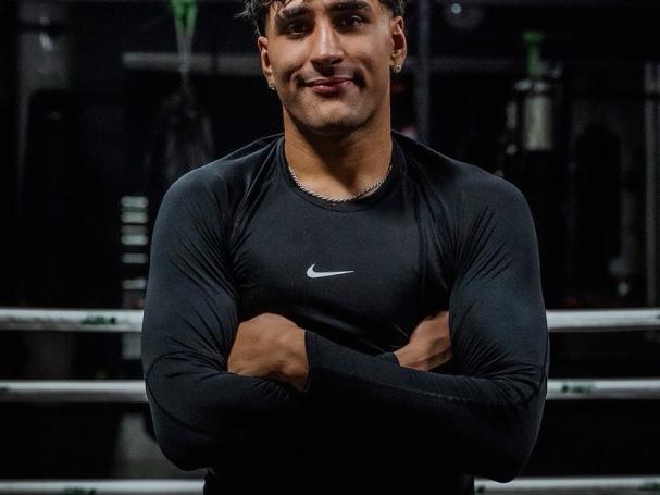 Hadi Taslim, Nyrkkeilijä, kehässä poseeraamassa