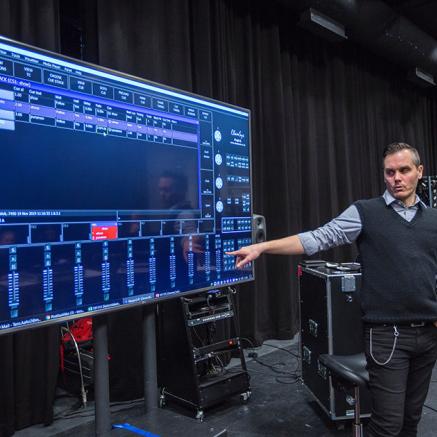 Senior lecturer Tero Aalto Teaching in front of a screen