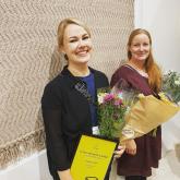 Laura Krekula ja Naava-matto.