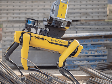 Spot robottikoira, nelijalkainen robotti varustettuna laserkeilaimella.